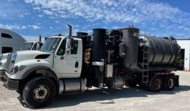 Sludge trucks от Iknassrentals: Mack 1 photos