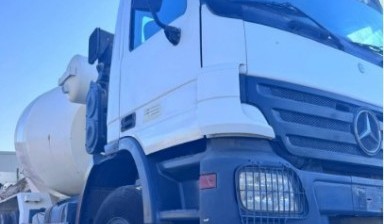 Concrete trucks от Wadialqouzequipmentrental: Mercedes 1 photos